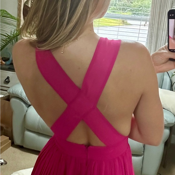 Chic High-Low Dress - Picture 3 of 4